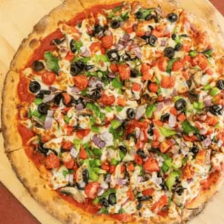 Veggie cauliflower pizza